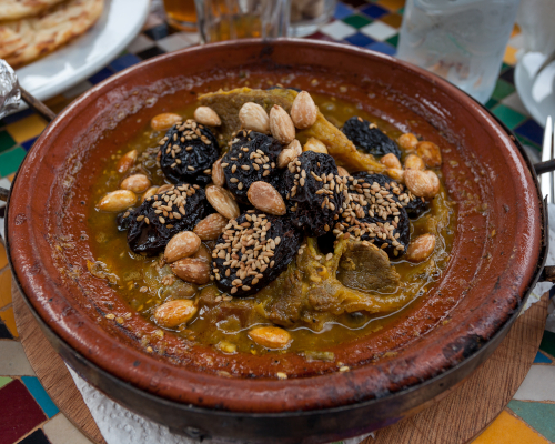 Lamm-Tajine mit Pflaumen und Mandeln